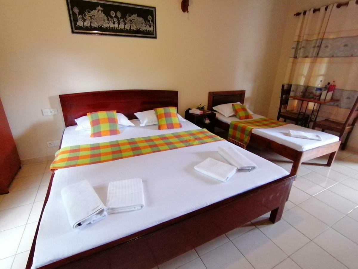 Green Land Guest House Pinnawala  Kültér fotó
