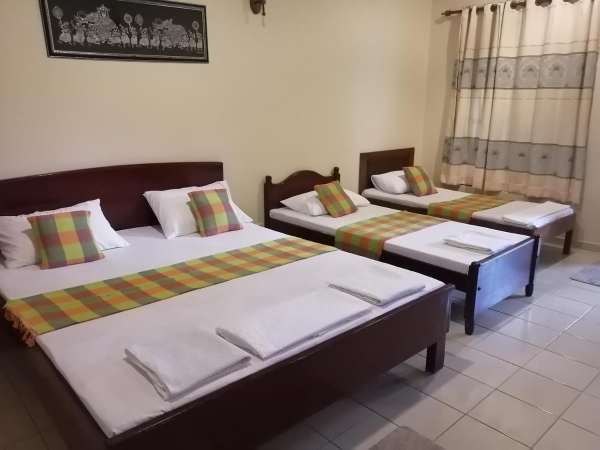 Green Land Guest House Pinnawala  Kültér fotó